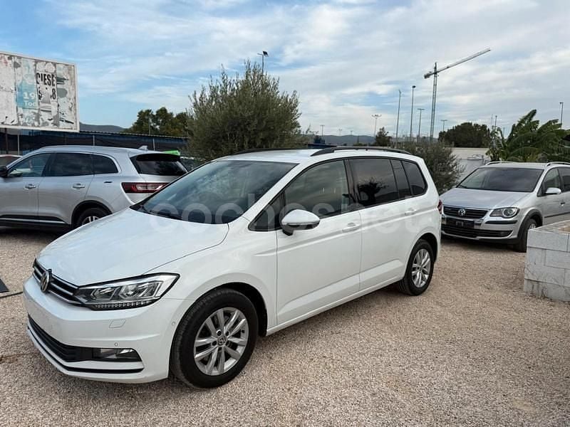 Usado VW Touran Advance 150 CV (110 kW) 2019 Blanco Monovolumen