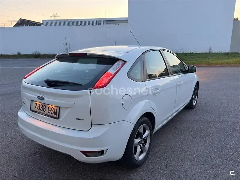 Usado Ford Focus Titanium 109 CV (80 kW) 2010 Blanco Berlina