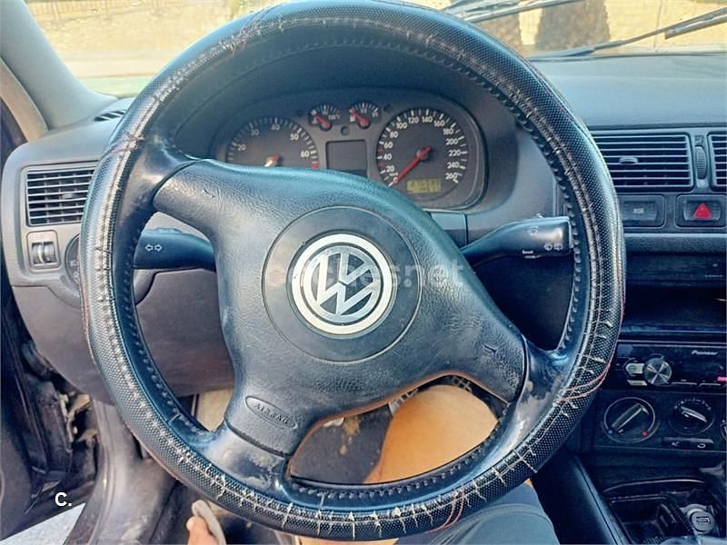 Negro Usado 2001 VW Golf IV Highline Berlina | 1400 € (Super precio) - Imagen 1/4