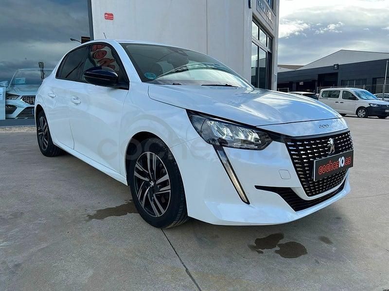 Usado Peugeot 208 Allure 100 CV (73 kW) 2023 Blanco Utilitario
