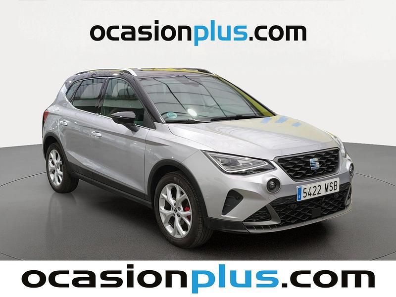 Usado Seat Arona FR 150 CV (110 kW) 2024 Gris plata SUV