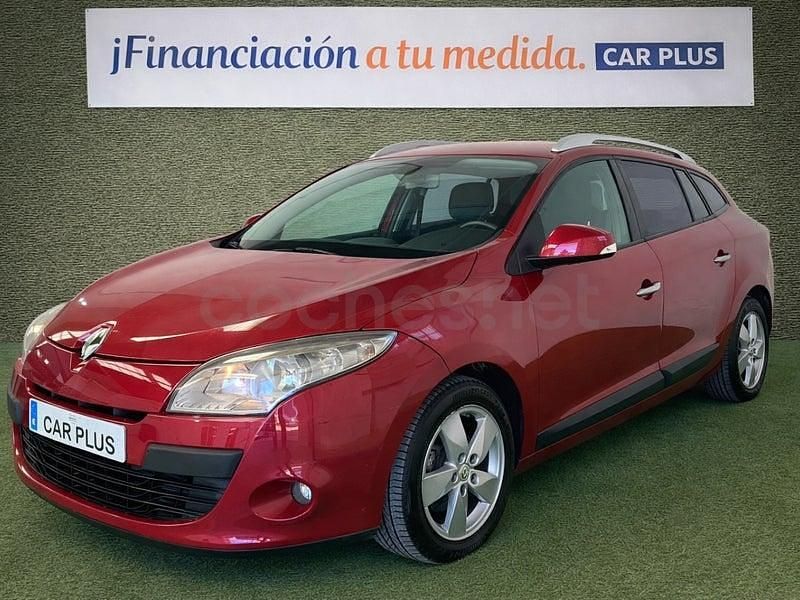Usado Renault Mégane Dynamique 105 CV (77 kW) 2010 Rojo Berlina