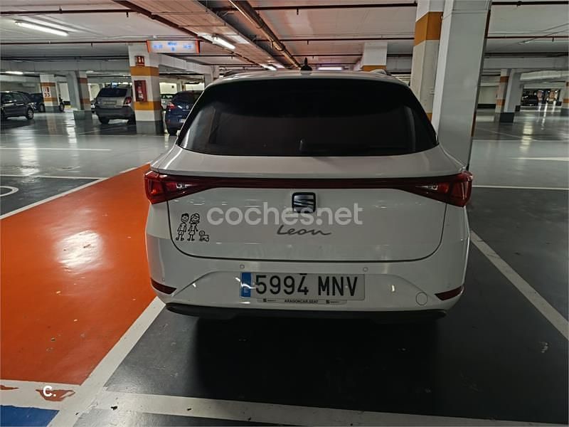 Usado Seat Leon Style 150 CV (110 kW) 2024 Blanco Familiar