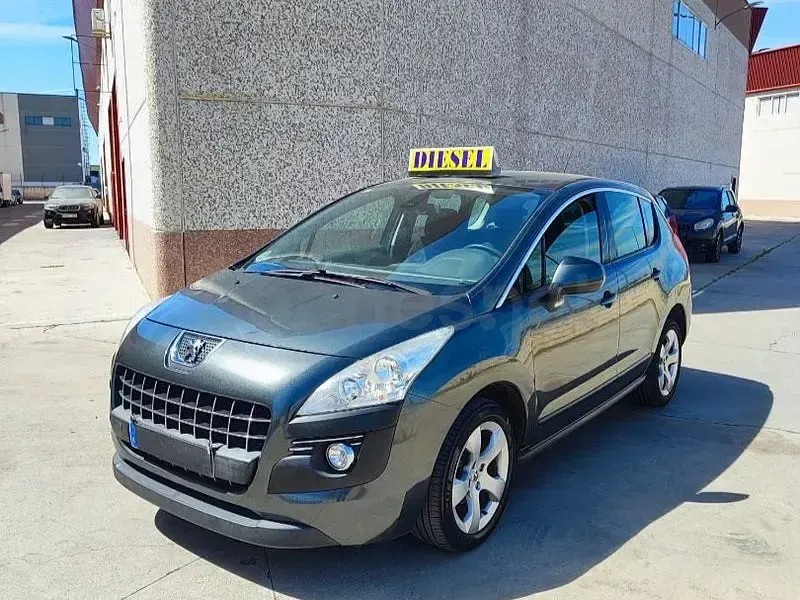 Usado Peugeot 3008 Active 112 CV (82 kW) 2011 Azul Familiar