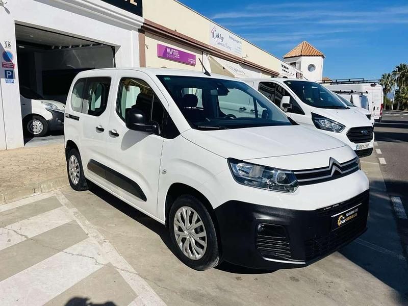 Usado Citroën Berlingo Live 102 CV (75 kW) 2021 Blanco Monovolumen