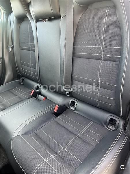 Usado Mercedes A180 Urban 109 CV (80 kW) 2014 Blanco Berlina