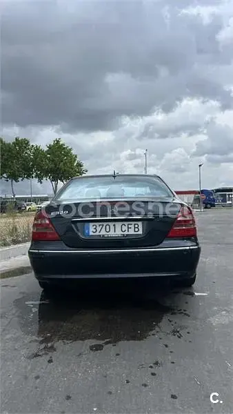 Usado Mercedes E320 Elegance 224 CV (164 kW) 2003 Azul Berlina