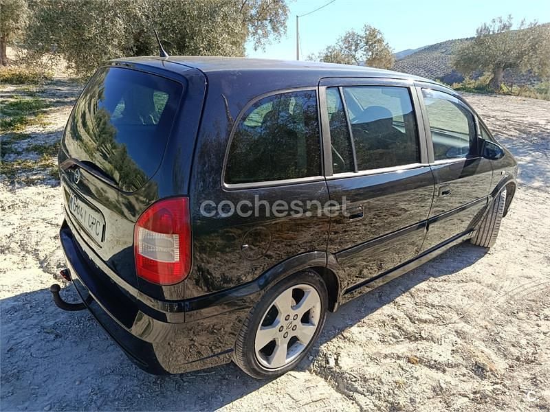 Usado Opel Zafira Design Edition 125 CV (91 kW) 2003 Negro Monovolumen