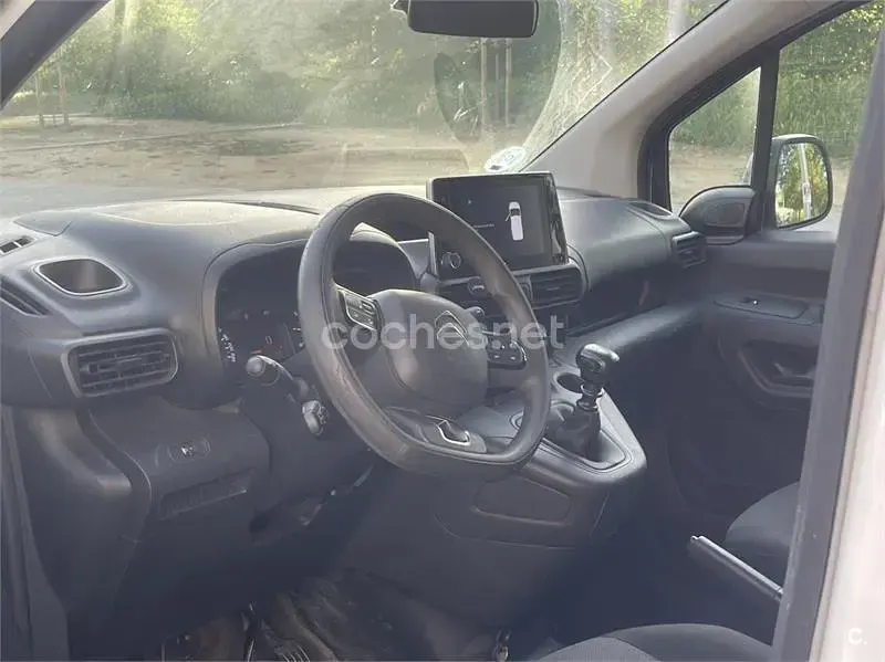 Usado Citroën Berlingo Live 102 CV (75 kW) 2022 Blanco Monovolumen
