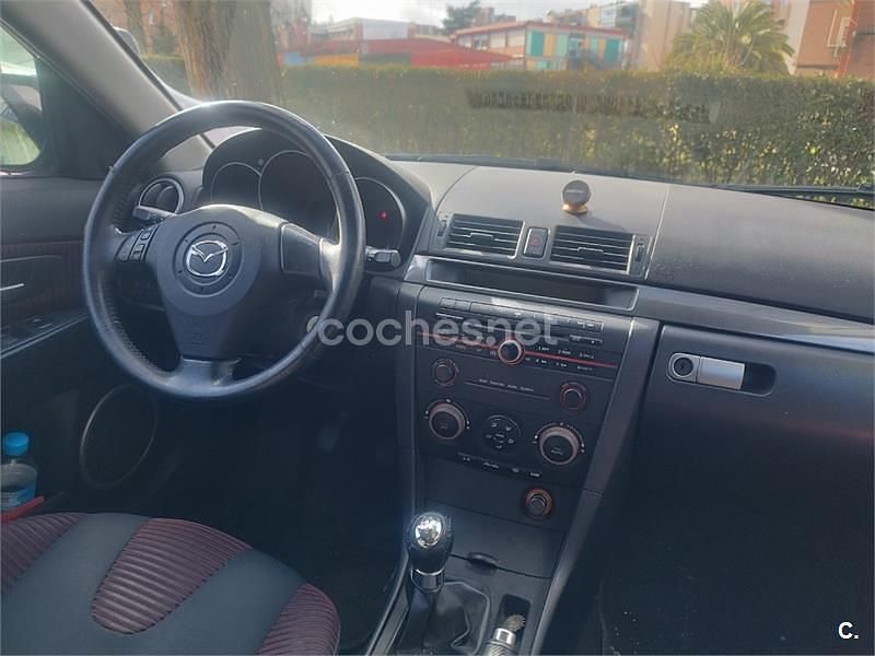 Usado Mazda 3 Sportive 109 CV (80 kW) 2005 Rojo Berlina