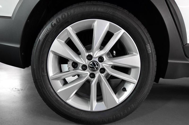 Usado VW Taigo Design 95 CV (69 kW) 2022 Plata réflex metalizado SUV