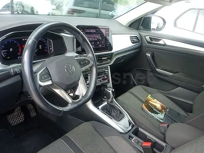 Usado VW T-Roc Life 150 CV (110 kW) 2022 Gris / plata SUV