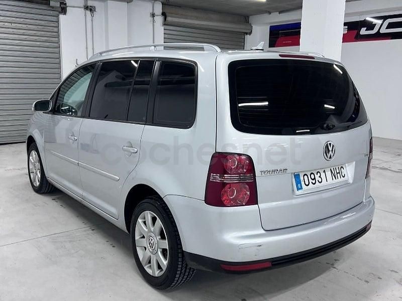 Usado VW Touran Edition 105 CV (77 kW) 2007 Gris / plata Monovolumen