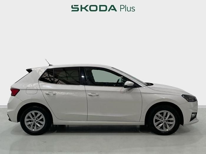 Usado Skoda Fabia Selection 95 CV (69 kW) 2024 Blanco Utilitario