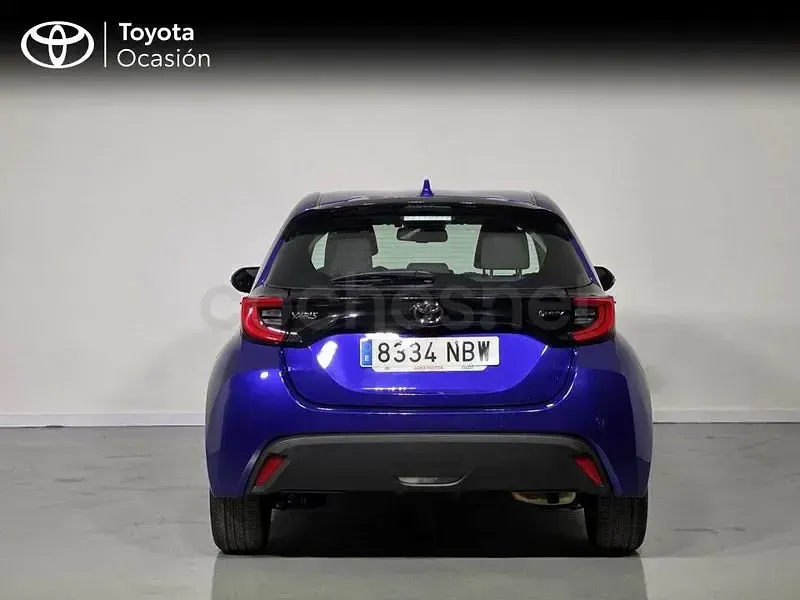Usado Toyota Yaris Hybrid Active 116 CV (85 kW) 2025 Azul Berlina