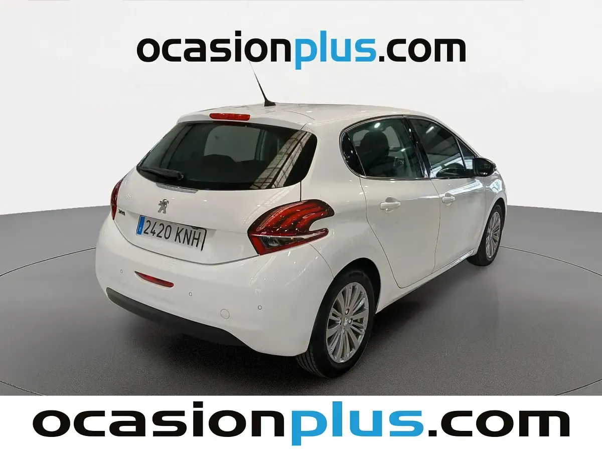 Usado Peugeot 208 Allure 110 CV (80 kW) 2018 Blanco Utilitario