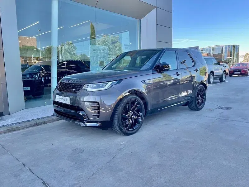 Usado Land Rover Discovery 5 SE Dynamic 350 CV (257 kW) 2025 Gris / plata SUV