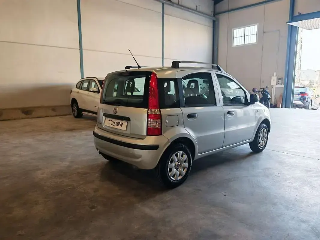 Usado Fiat Panda Dynamic 75 CV (55 kW) 2012 Gris Utilitario