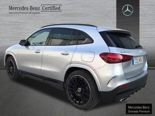 Usado Mercedes GLA200 AMG line 150 CV (110 kW) 2024 Plata hightech SUV