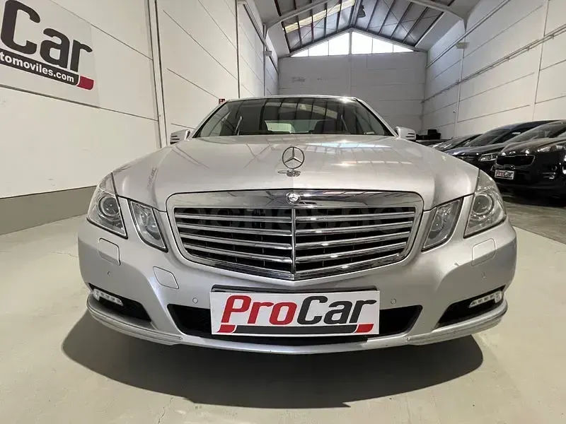Usado Mercedes E220 Elegance 170 CV (125 kW) 2009 Gris / plata Berlina