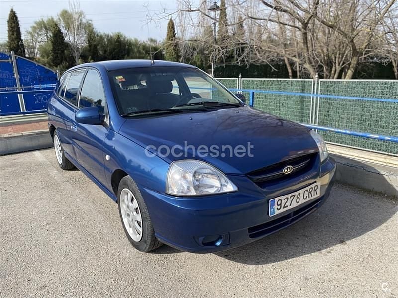 Usado Kia Rio 81 CV (59 kW) 2004 Azul Berlina