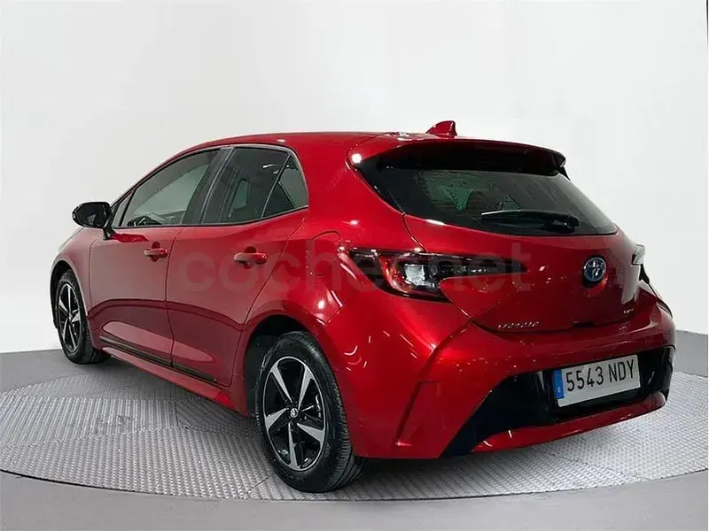 Usado Toyota Corolla Active 140 CV (102 kW) 2025 Rojo Berlina