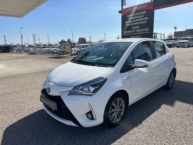 Usado Toyota Yaris Hybrid Active 99 CV (72 kW) 2021 Blanco Utilitario