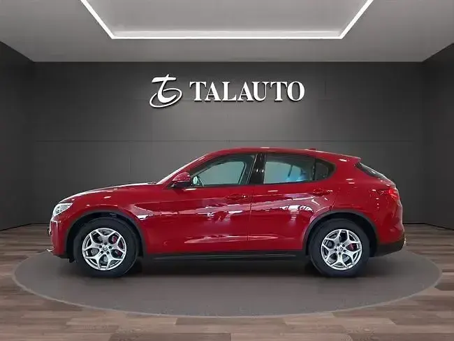 Usado Alfa Romeo Stelvio Sprint 190 CV (139 kW) 2022 Rojo SUV