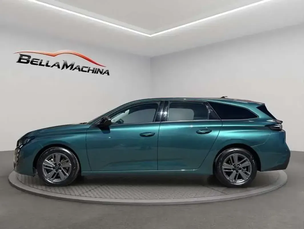 Usado Peugeot 308 SW Active 131 CV (96 kW) 2022 Verde Familiar