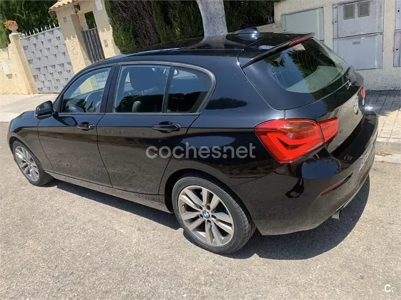 Usado BMW 118 Comfort Edition 136 CV (100 kW) 2018 Negro Berlina