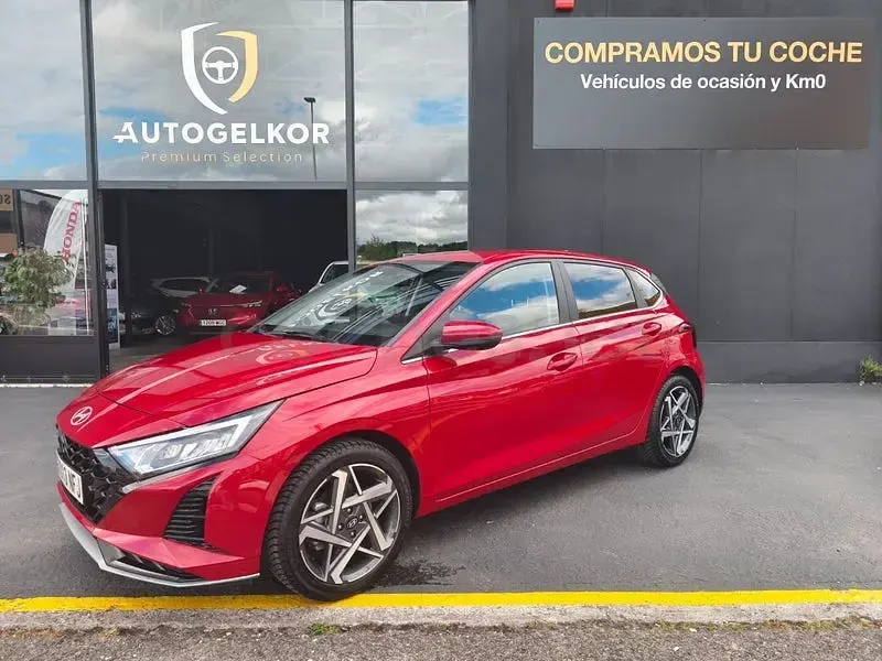 Usado Hyundai i20 100 CV (73 kW) 2025 Rojo Utilitario