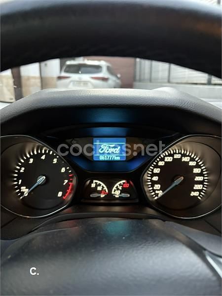 Usado Ford Focus Trend 125 CV (91 kW) 2014 Blanco Berlina