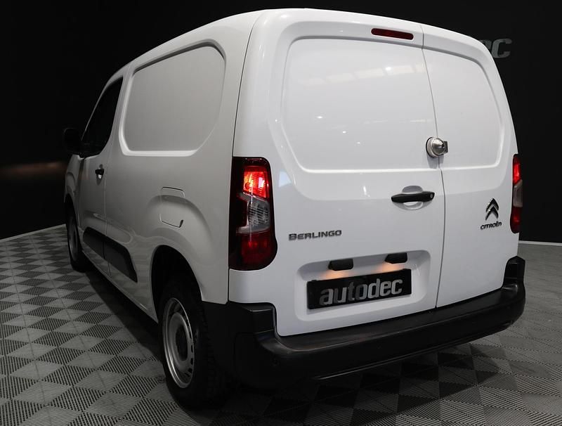 Usado Citroën Berlingo Feel 100 CV (73 kW) 2021 Blanco Monovolumen