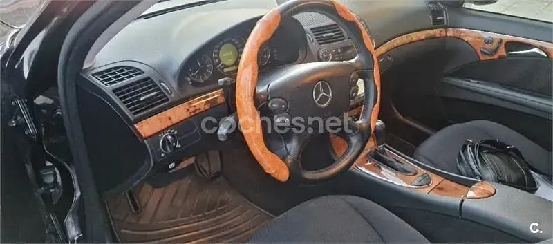 Usado Mercedes E320 Elegance 224 CV (164 kW) 2008 Negro Berlina