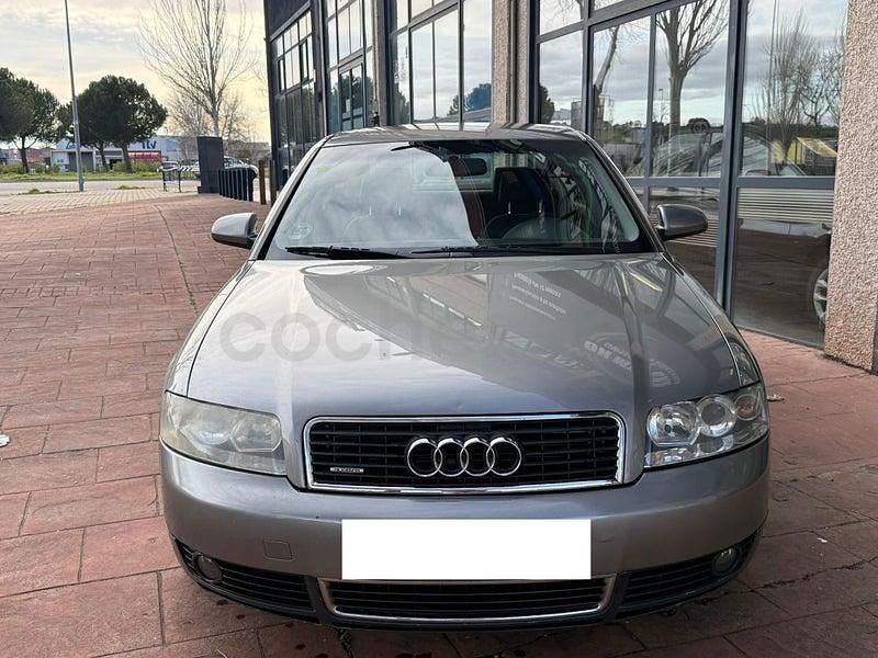 Usado Audi A4 220 CV (161 kW) 2002 Gris / plata Berlina