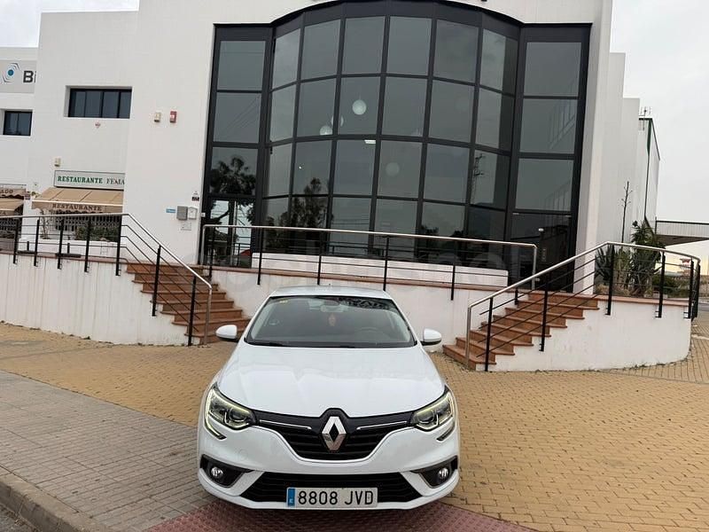 Usado Renault Mégane IV Business 110 HP (80 kW) 2017 Branco Sedan