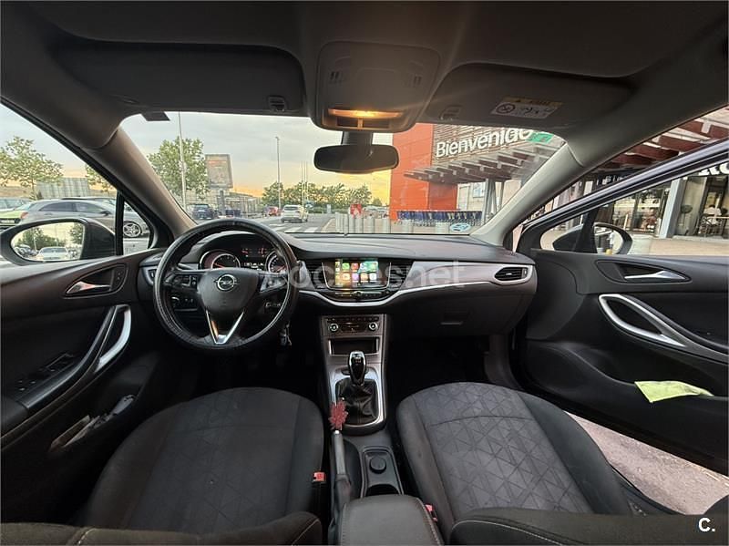 Usado Opel Astra 110 CV (80 kW) 2019 Negro Berlina