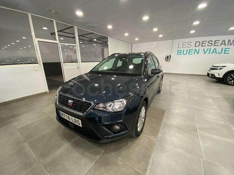 Usado Seat Arona Style Plus 110 CV (80 kW) 2021 Gris / plata SUV