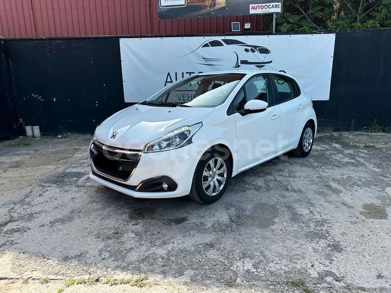 Blanco Usado 2019 Peugeot 208 Active Utilitario | 7999 € (Super precio) - Imagen 1/4