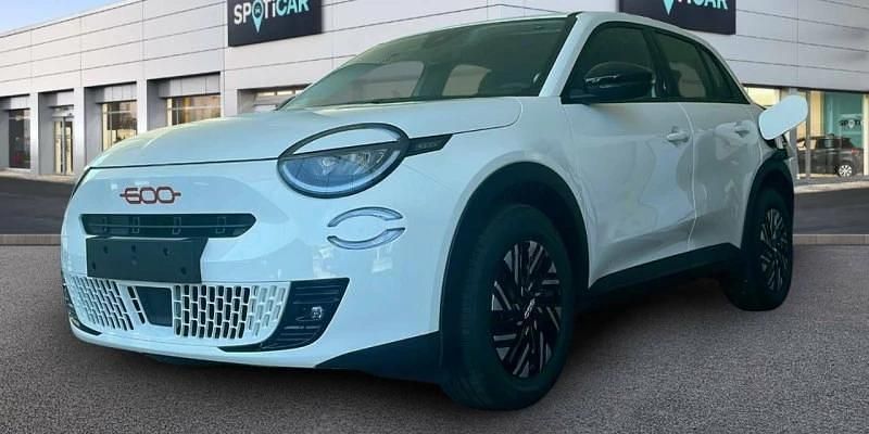 Blanco Usado 2024 Fiat 600E Red | 24.900 € (Un poco caro) - Imagen 1/4