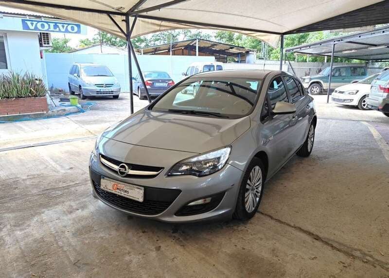Varios colores Usado 2015 Opel Astra Selective Berlina | 7900 € (Super precio) - Imagen 1/4