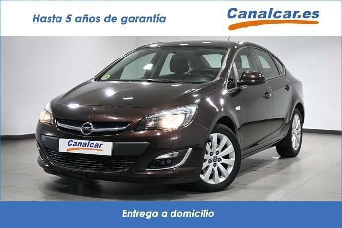 Marrón Usado 2013 Opel Astra Selective Berlina | 6431 € (Precio justo) - Imagen 1/4