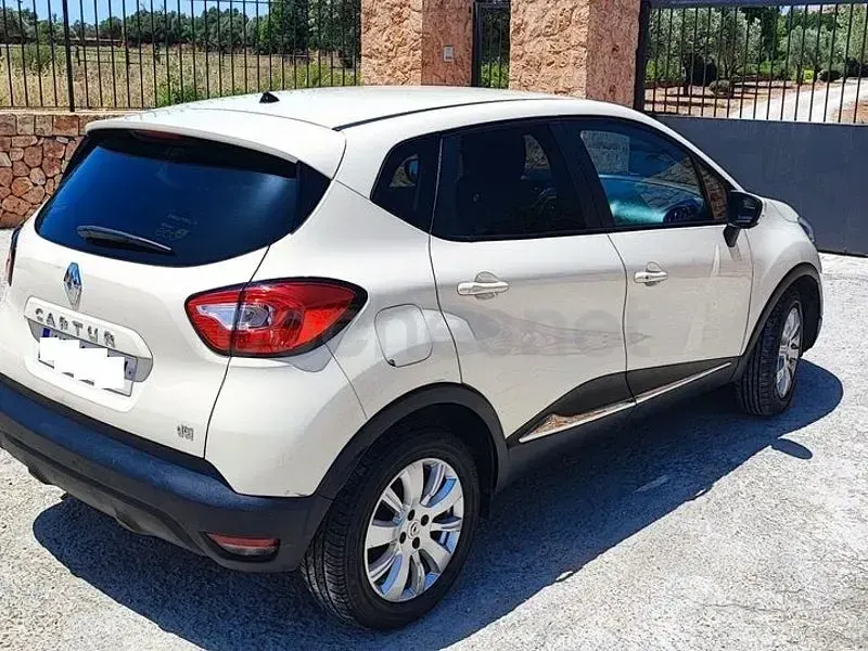 Usado Renault Captur Intens 90 CV (66 kW) 2014 Beige SUV