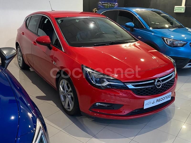 Rojo Usado 2016 Opel Astra Excellence Berlina | 11.999 € (Precio justo) - Imagen 1/4