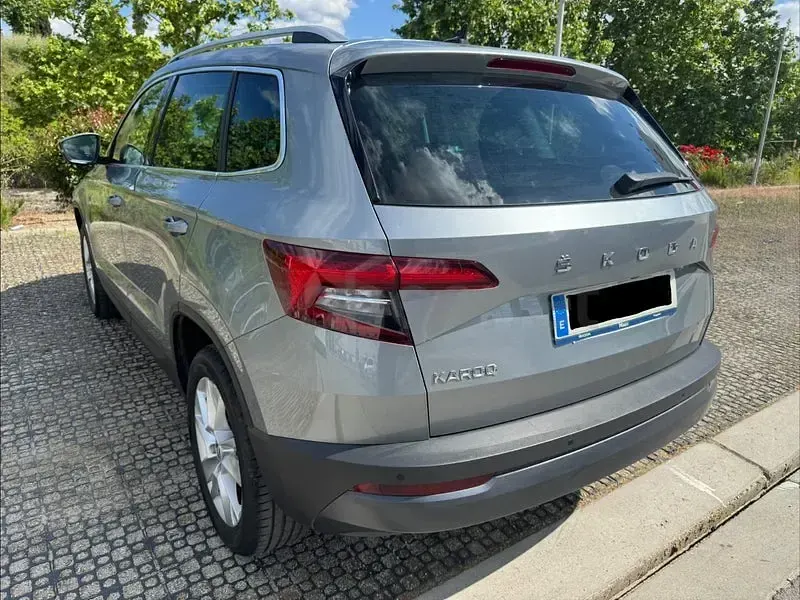 Usado Skoda Karoq Style 150 CV (110 kW) 2021 Gris / plata SUV