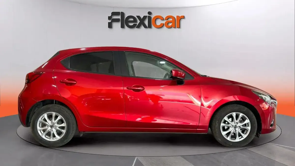 Usado Mazda 2 Style 90 CV (66 kW) 2016 Granate Berlina