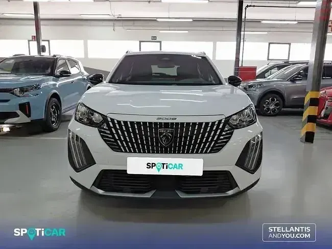 Usado Peugeot 2008 Allure 145 CV (106 kW) 2025 Blanco SUV