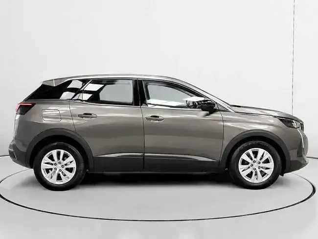 Usado Peugeot 3008 Active 130 CV (95 kW) 2022 Gris SUV