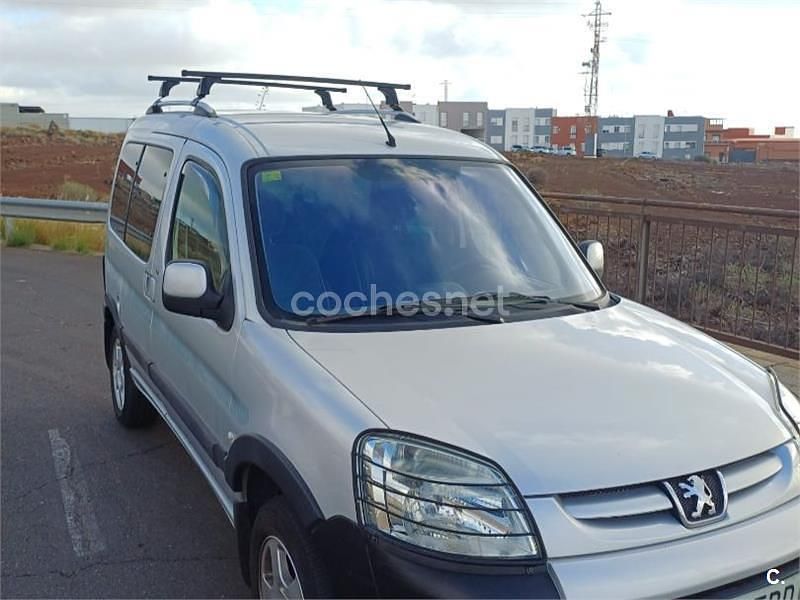 Usado Peugeot Partner Tepee Outdoor 90 CV (66 kW) 2009 Gris / plata Monovolumen