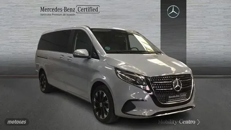 Usado Mercedes V250 Avantgarde 2024 Gris Monovolumen